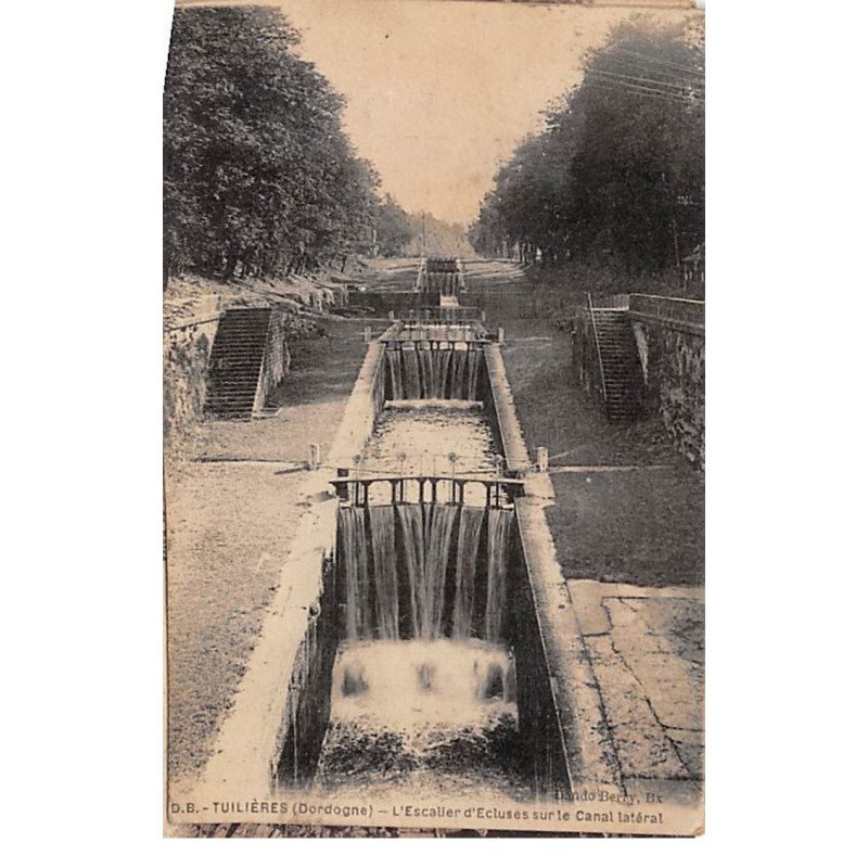 TUILIERES -L'Escalier d'Ecluses sur le Canal latéral - très bon état