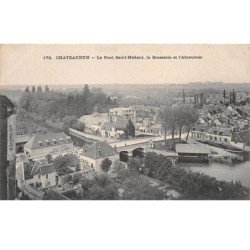 CHATEAUDUN - Le Pont Saint Médard, la Brasserie et l'abreuvoir - très bon état