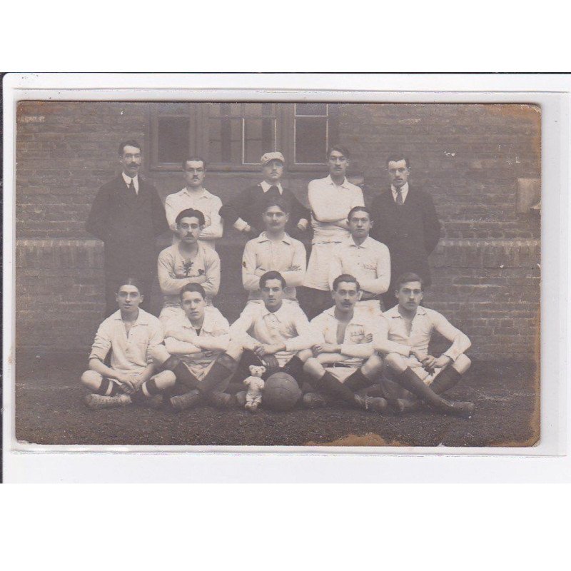 Environs de PERONNE : carte photo d'une équipe de football - bon état