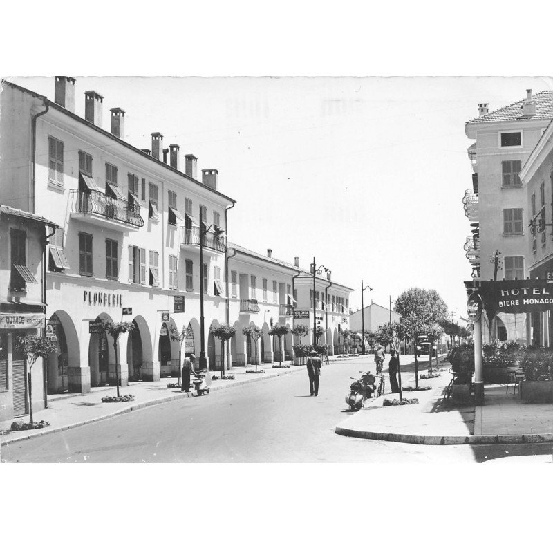 SAINT LAURENT DU VAR - Avenue du Général Leclerc - très bon état