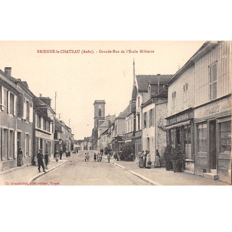 BRIENNE LE CHATEAU - Grande Rue de l'Ecole Militaire - très bon état
