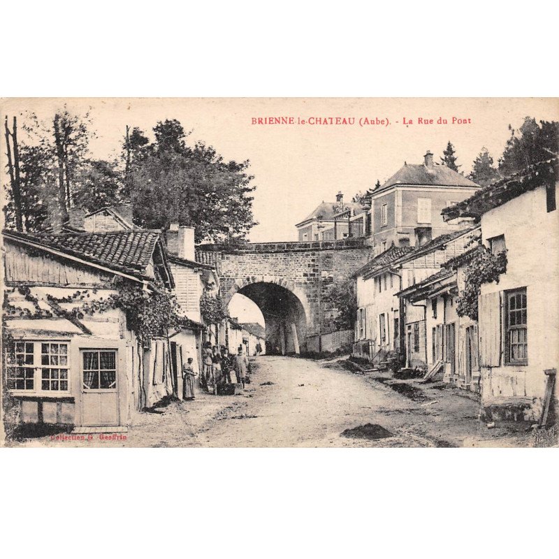 BRIENNE LE CHATEAU - La Rue du Pont - très bon état