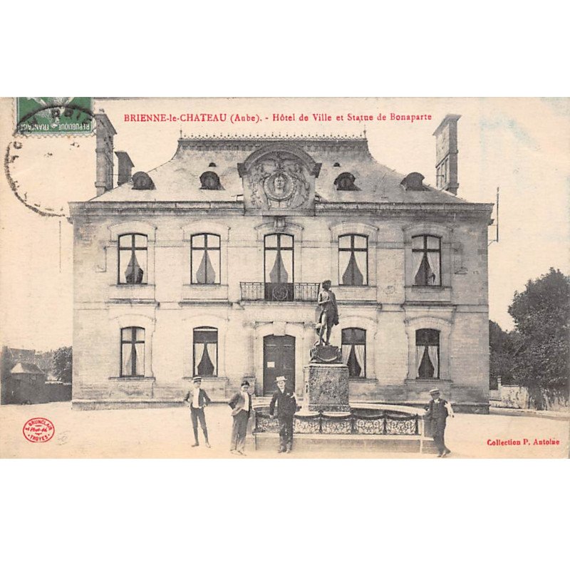 BRIENNE LE CHATEAU - Hôtel de Ville et Statue de Bonaparte - très bon état