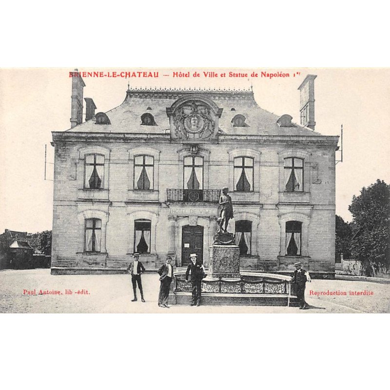 BRIENNE LE CHATEAU - Hôtel de Ville et Statue de Napoléon 1er - très bon état