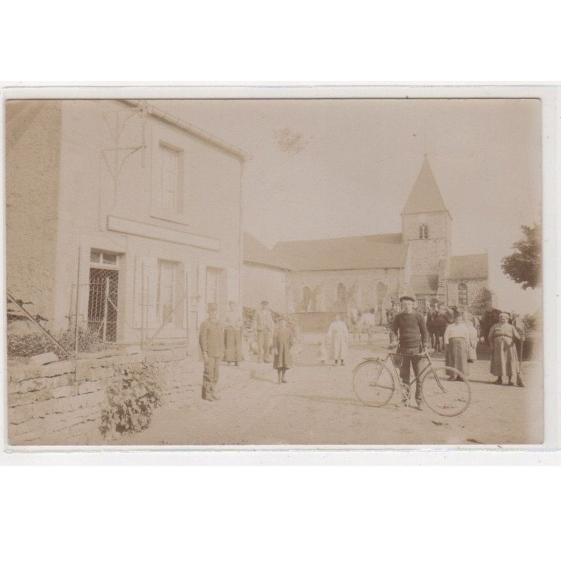 POUILLY : carte photo du bureau de Poste et de l'intérieur du village - très bon état