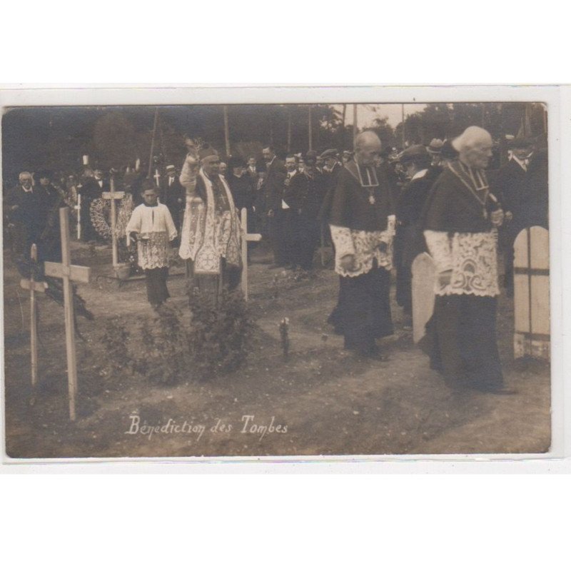 A LOCALISER : carte photo de la bénédiction des tombes (militaires - photo DUMAS VORZET) - très bon état