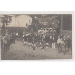 A LOCALISER : (photo LIROT à JARNY GARE) carte photo d'une procession - très bon état