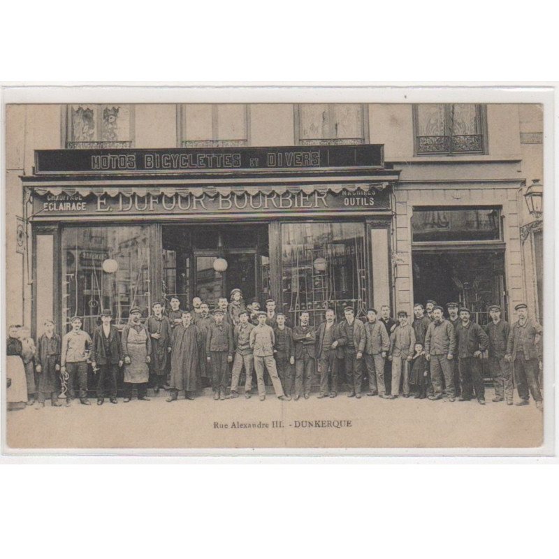 DUNKERQUE : magasin DUFOUR BOURBIER - equipements pour motos et velos - très bon état