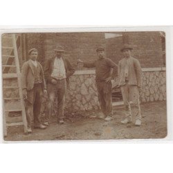 HAUTMONT : carte photo d'une équipe de maçons - très bon état