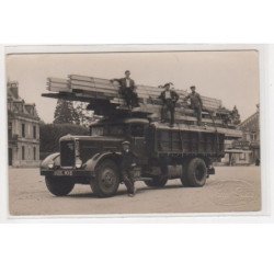 L'AIGLE (LAIGLE) : carte photo d'un camion transportant des poutres en bois et métal sur la place Boislandry - TBE