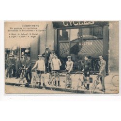 COMMENTRY : un groupe de cyclistes montant la bicyclette "aleyon", cycles & motocyclettes alcyon - etat