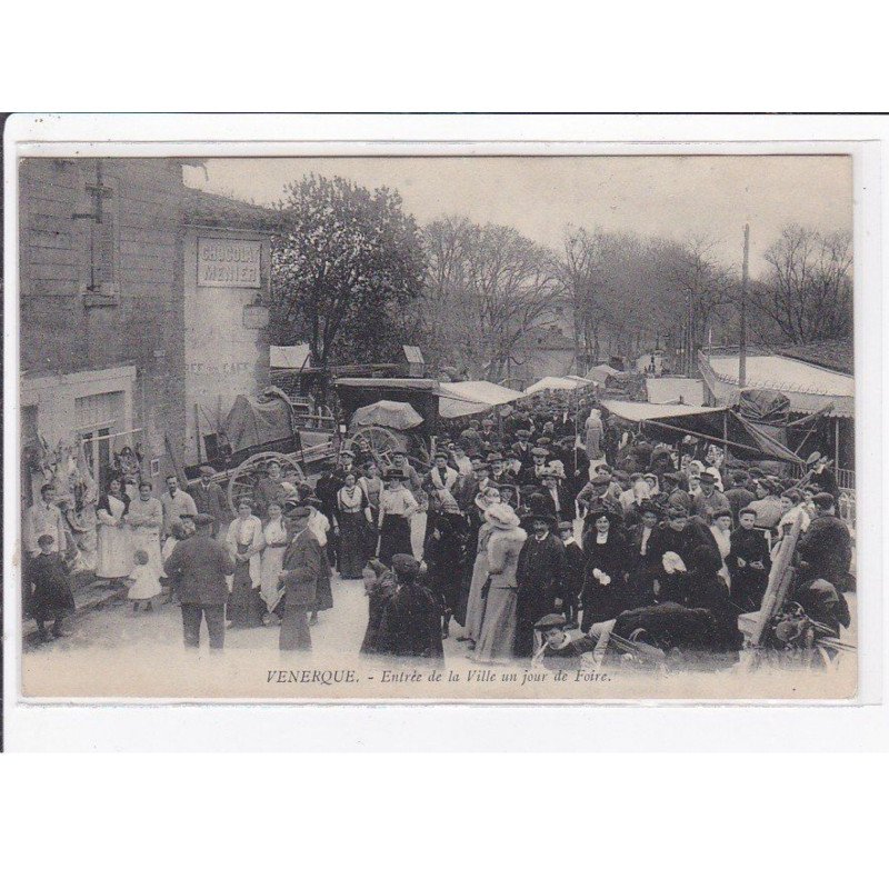 VENERQUE : entrée de la ville un jour de foire - très bon état