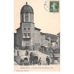 MEXIMIEUX - La Place et l'Ancien Hôtel de Ville - très bon état