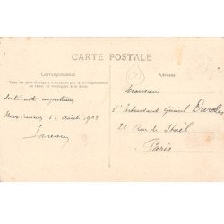 MEXIMIEUX - La Place et l'Ancien Hôtel de Ville - très bon état