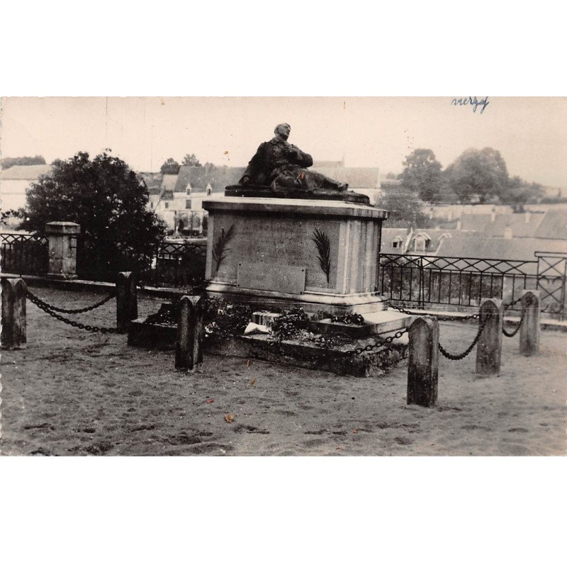 VIERZY - Le Monument aux Morts - très bon état