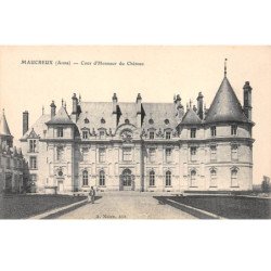 MAUCREUX - Cour d'honneur du Château - très bon état