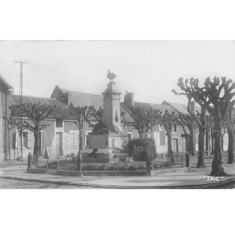 SISSONNE - Le monument aux Morts - très bon état