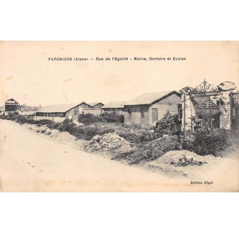 FARGNIERS - Rue de l'Egalité - Mairie, Dortoirs et Ecoles - très bon état