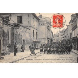 SOISSONS - Porte de la Caserne Charpentier - Retour d'une manoeuvre - très bon état