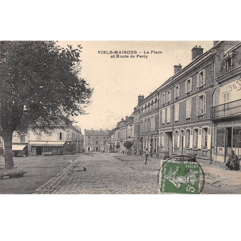 VIELS MAISONS - La Place et Route de Paris - très bon état