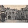 COUCY LE CHATEAU - Les Hôtels et la Porte de Laon - très bon état