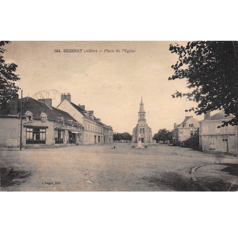 BEZENET - Place de l'Eglise - très bon état