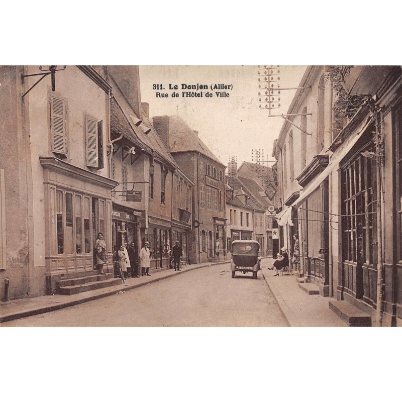 LE DONJON - Rue de l'Hôtel de Ville - très bon état