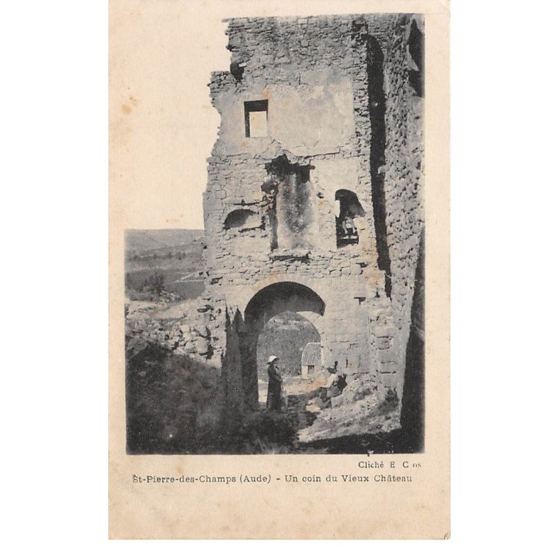 SAINT PIERRE DES CHAMPS - Un coin du Vieux Château - très bon état SAINT PIERRE DES CHAMPS - Un coin du Vieux Château - très bon état