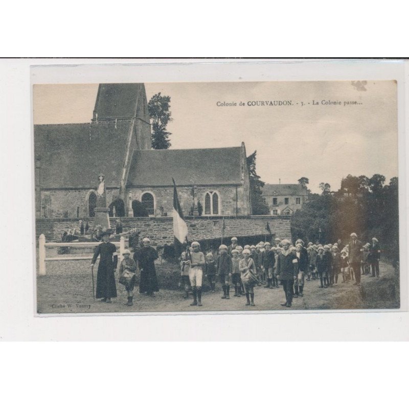 COURVAUDON - La colonie passe - très bon état