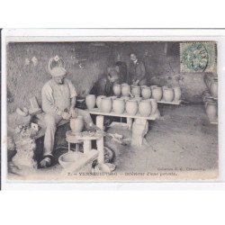 VERNEUIL : intérieur d'une poterie - état