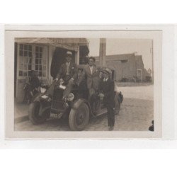 VIRY CHATILLON : photo format et papier carte-photo - une automobile devant le café Hervet - très bon état