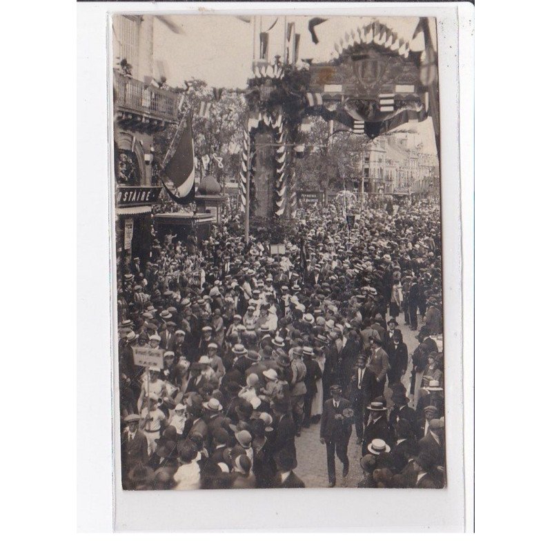 CAEN : carte photo de la fête de la musique - état (tache au dos)