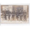 PARIS : carte photo de facteurs devant un bureau de Poste (texte sur les grèves)- très bon état
