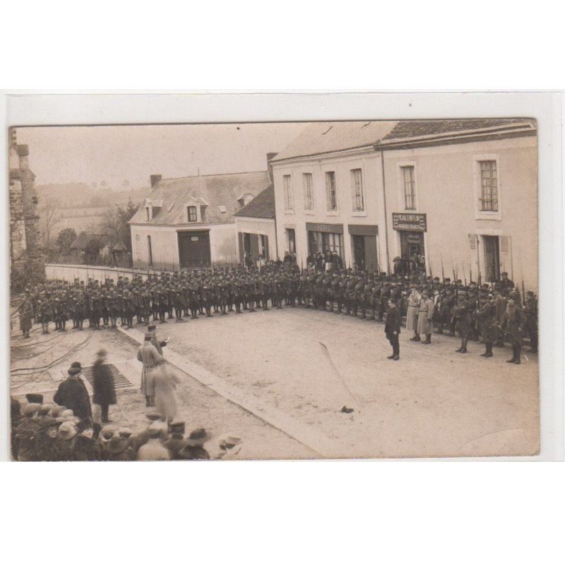 A LOCALISER : carte photo d'une revue militaire (magasin de meubles Picault Rifflin) - très bon état