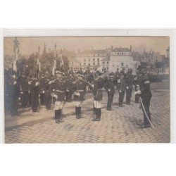 LE MANS : carte photo d'une revue militaire (comptoir photographique de l'Ouest) - très bon état