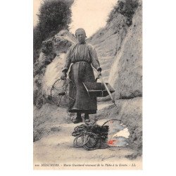 MESCHERS - Marie Guichard revenant de la Pêche à la Grotte - très bon état