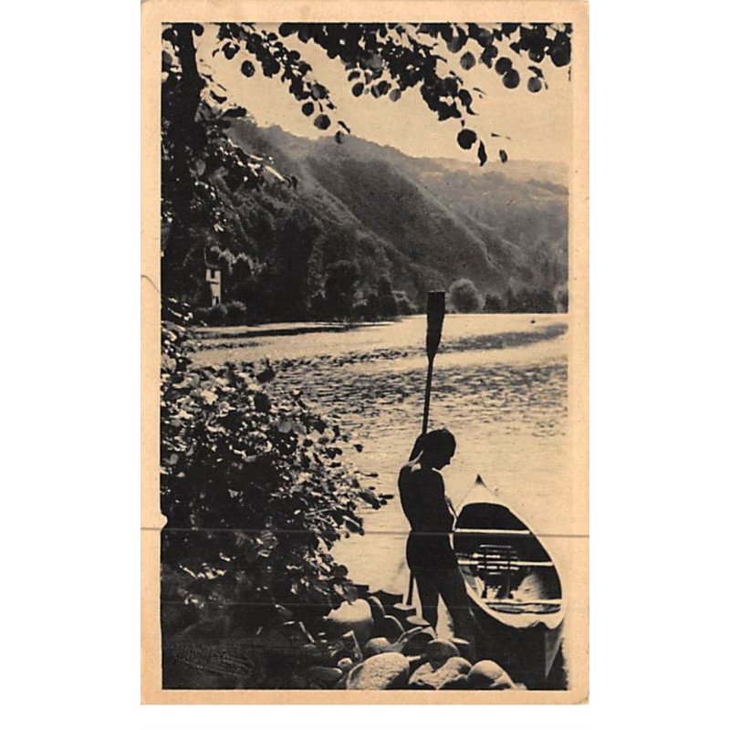 BEAULIEU SUR DORDOGNE - En canoë sur la Dordogne - très bon état