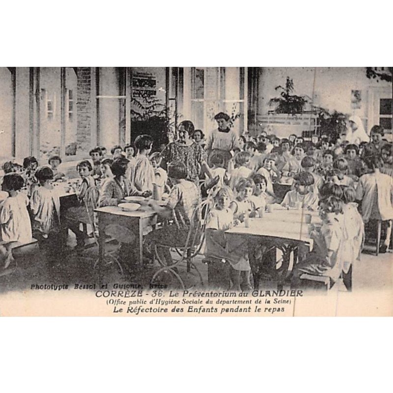 Le Préventorium du GLANDIER - Le Réfectoire des Enfants pendant le repas - très bon état