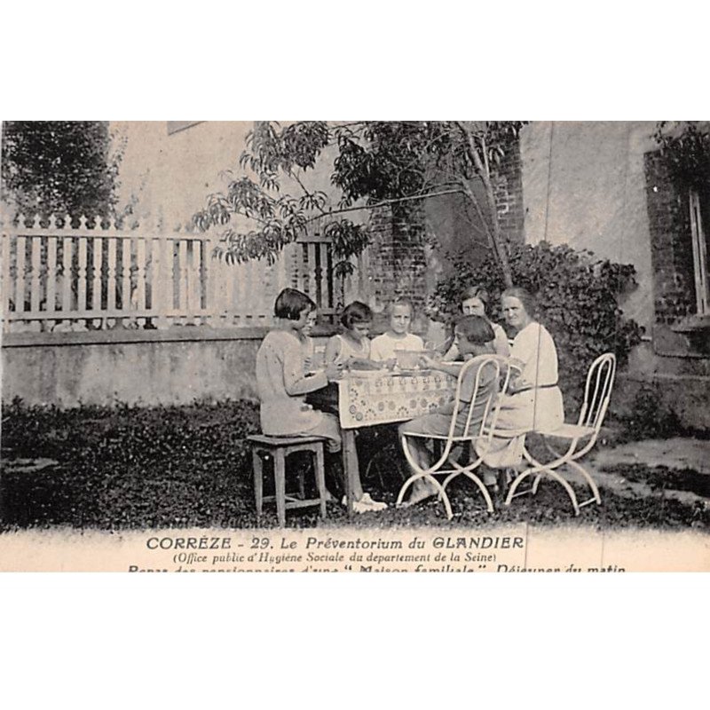 Le Préventorium du GLANDIER - Repas des pensionnaires d'une Maison Familiale - Déjeuner du Matin - très bon état
