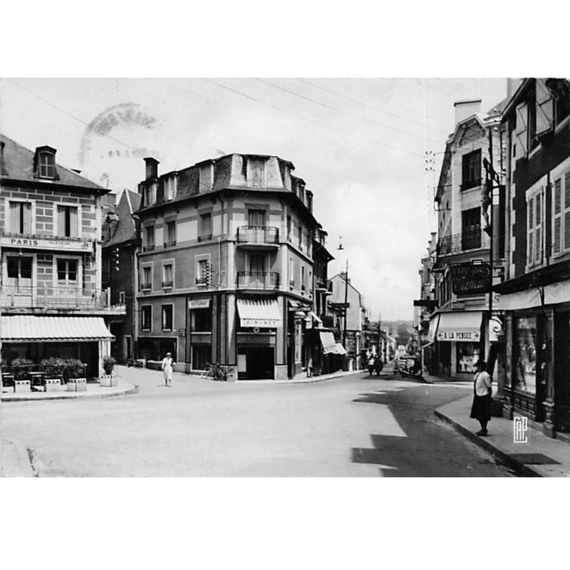 USSEL - Carrefour de la Croix de Fer - très bon état