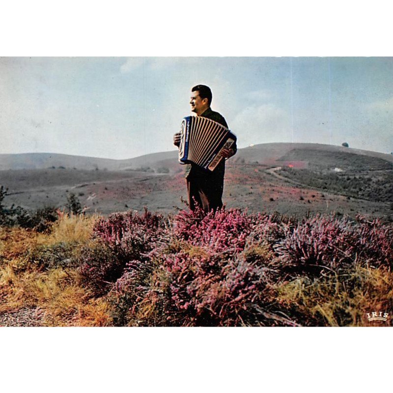 Jean Ségurel au milieu des bruyères corréziennes - très bon état Jean Ségurel au milieu des bruyères corréziennes - très bon état