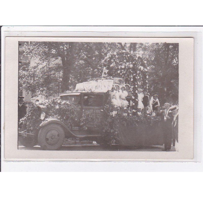 VAL SAINT JEAN - MARSIAC : carte photo d'un camion de livraison de vins décoré pour une fête - très bon état