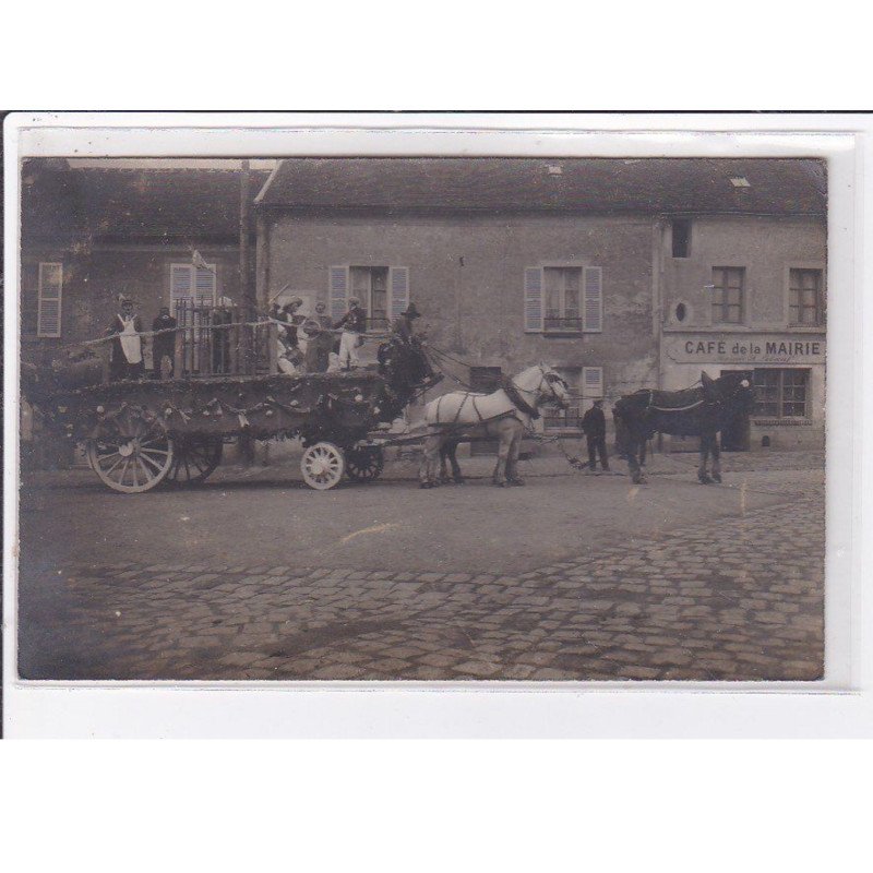 LONGPERRIER : carte photo d'une cavalcade (char devant le café de la Mairie) - très bon état