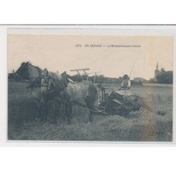 EN BEAUCE - la moissonneuse-lieuse - très bon état