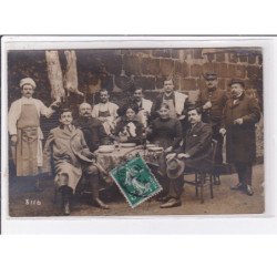 PARIS : carte photo d'un groupe - (cachet de l'institut medical de Paris au dos) - très bon état