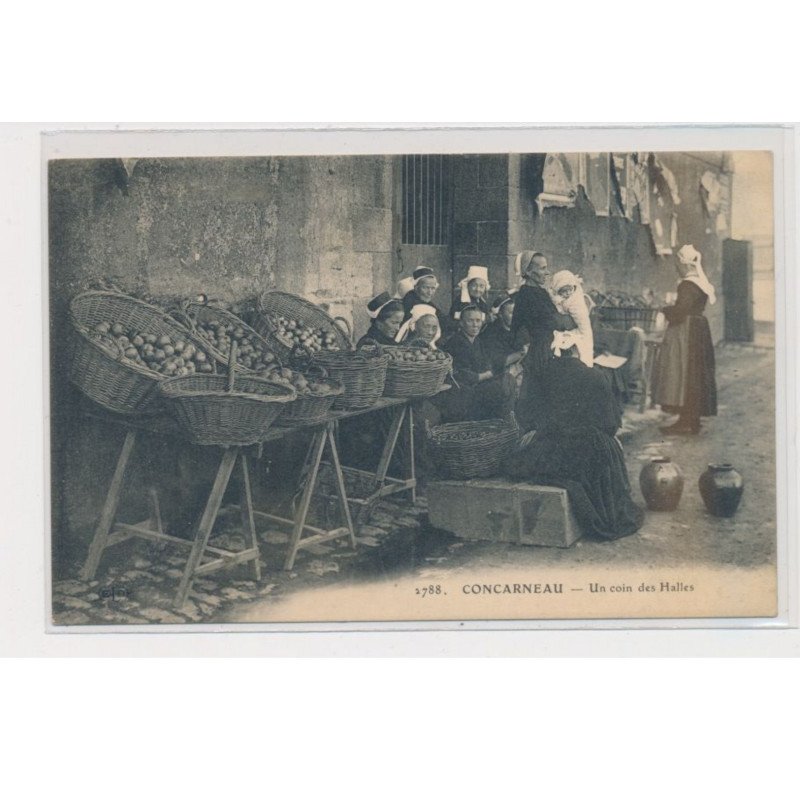 CONCARNEAU - Un coin des halles - très bon état