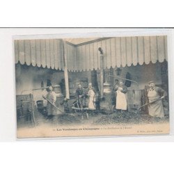 Les Vendanges en Champagne - La distillation de l'alcool - très bon état
