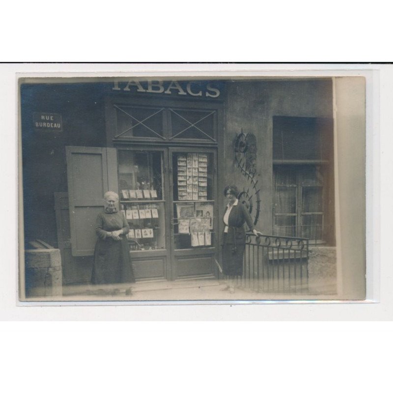 LYON -  carte photo (vendeur de cartes postales)Tabacs - Rue Burdeau - très bon état