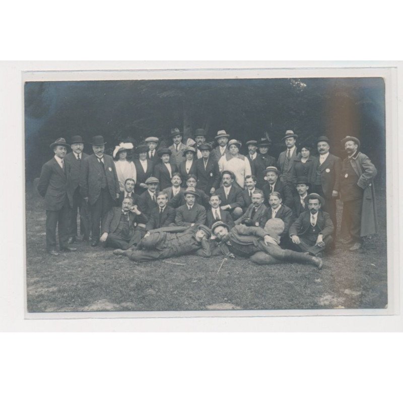 L'ISLE ADAM - carte photo - Groupe hommes et femmes - très bon état