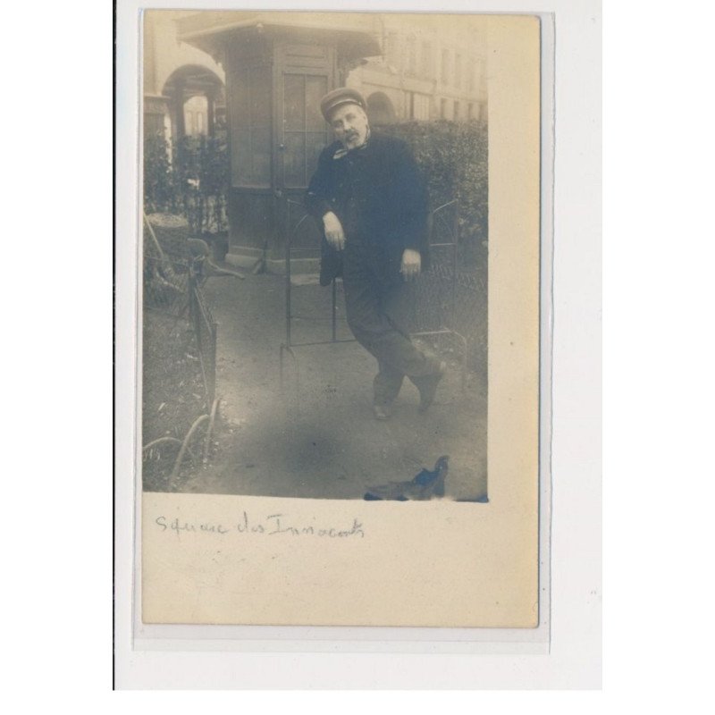 PARIS - Gardien du square des Innocents - Carte photo - 75001 - très bon état PARIS - Gardien du square des Innocents - Carte photo - 75001 - très bon état